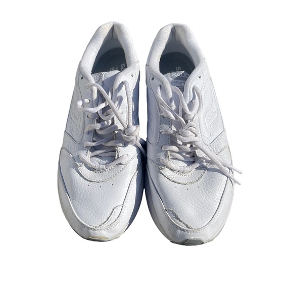 Saucony Size 9 Shoes
Has been worn but in perfect condition - Picture 2 of 7